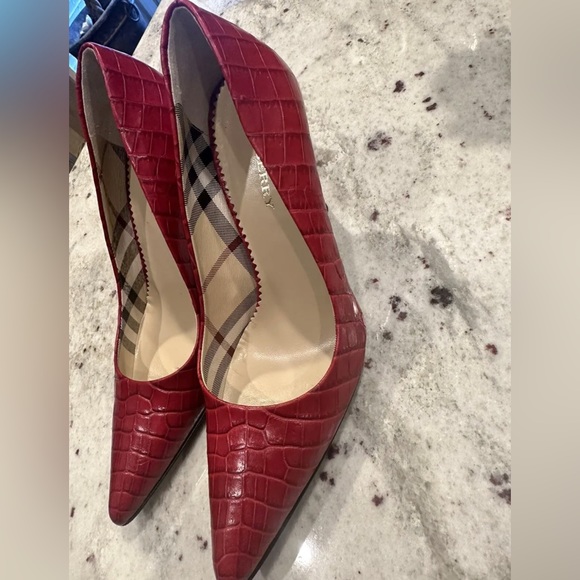 Burberry red crocodile heels size 36 - Picture 3 of 8